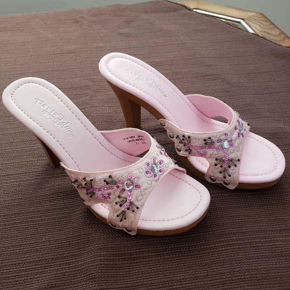 Shoes - Picture 2 of 5